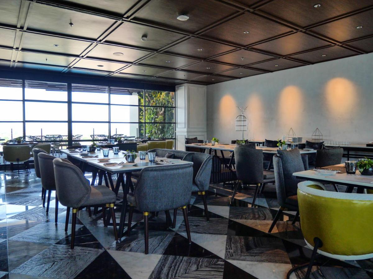 Movenpick Surabaya City Exterior foto